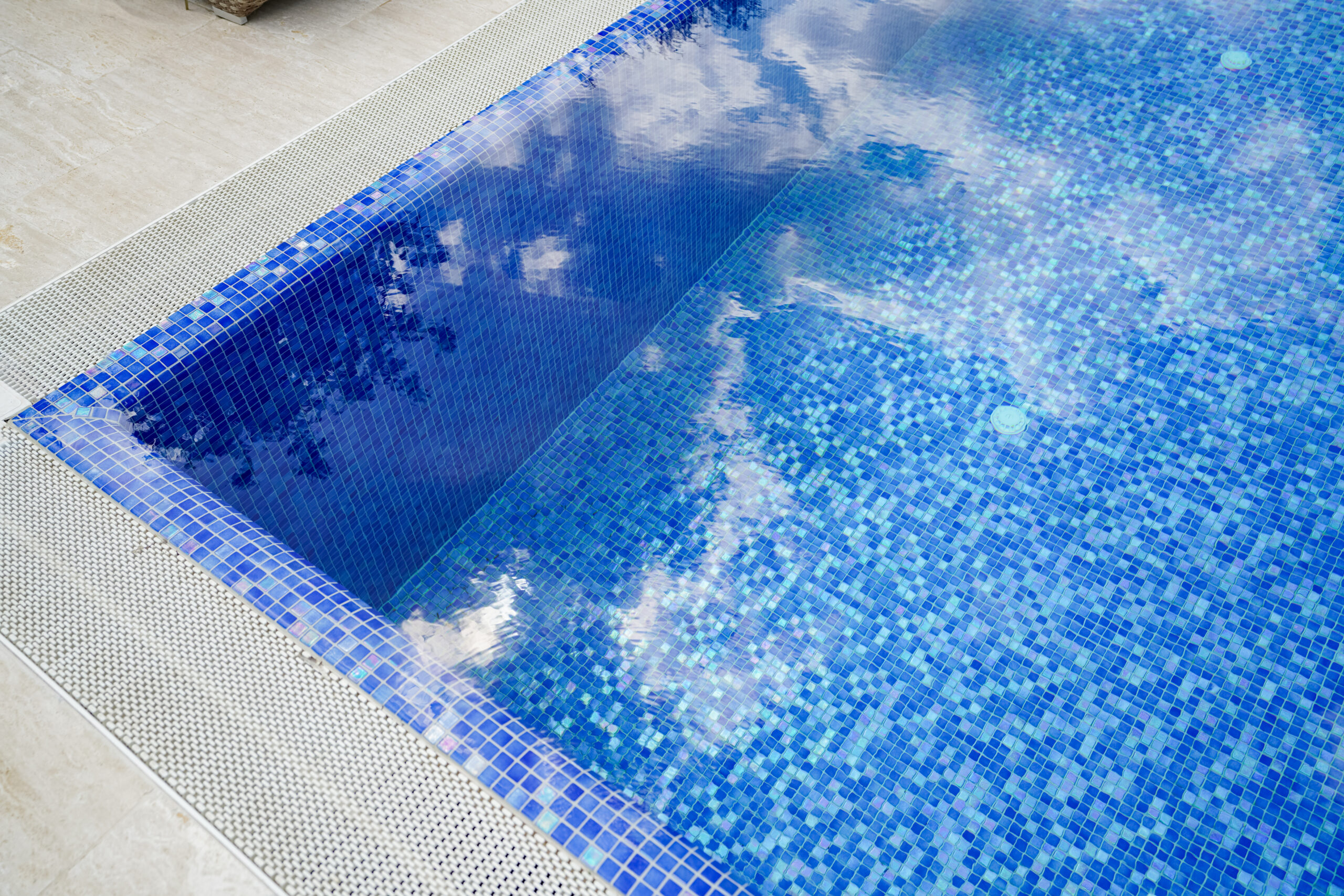 Mixed Blue Spanish Polyurethane Cord Glass Pool-Mosaic 7031