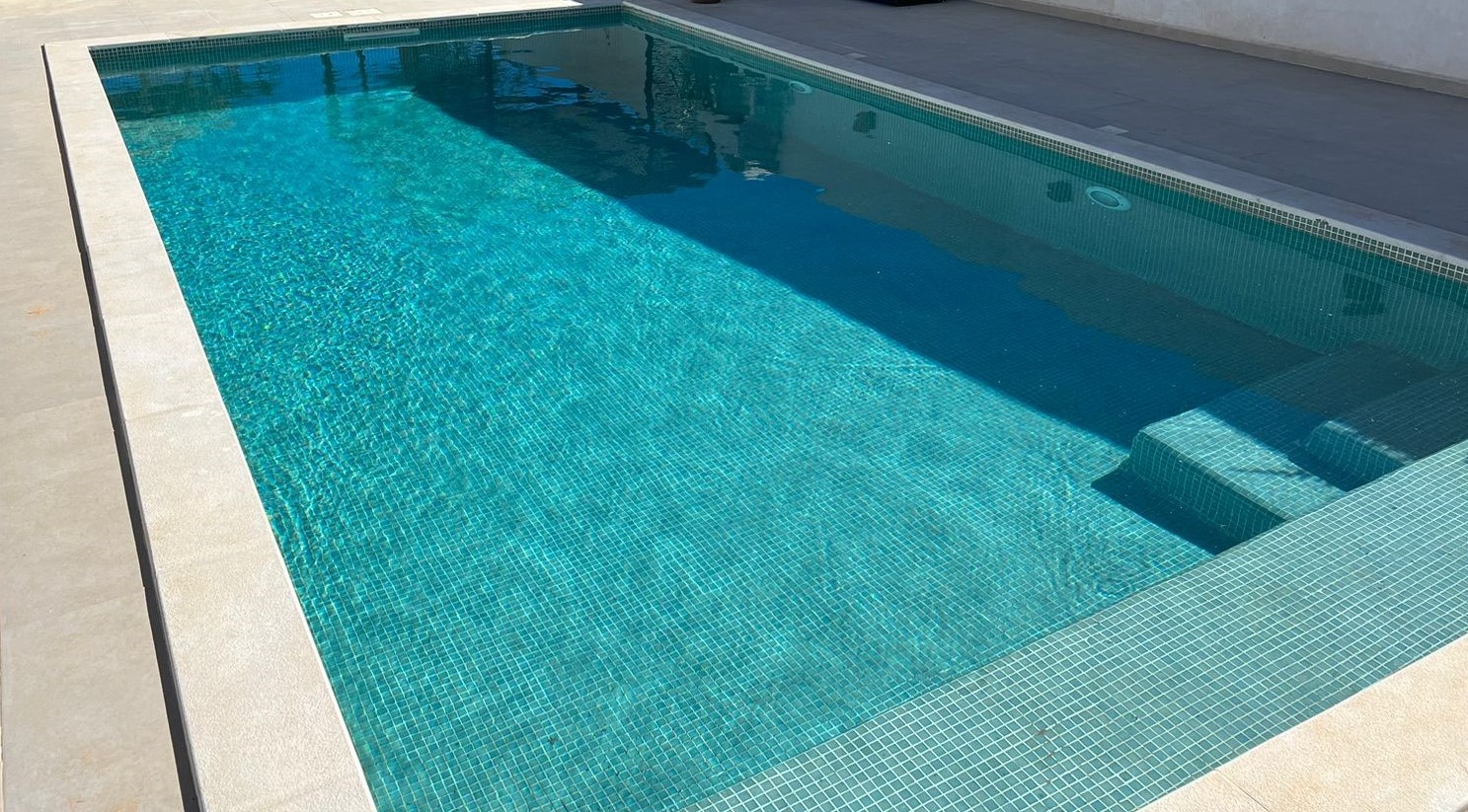 Verde Spanish PVC Dot Mounted Glass Pool-Mosaic 7533