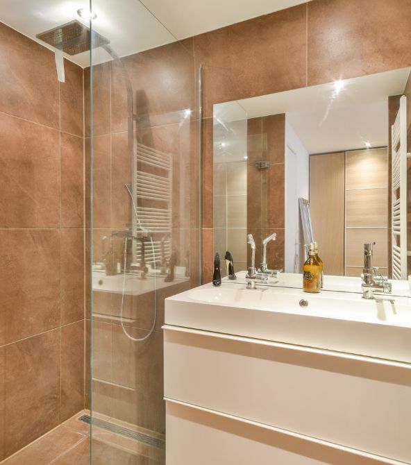 Matching brown tiles with the fixtures