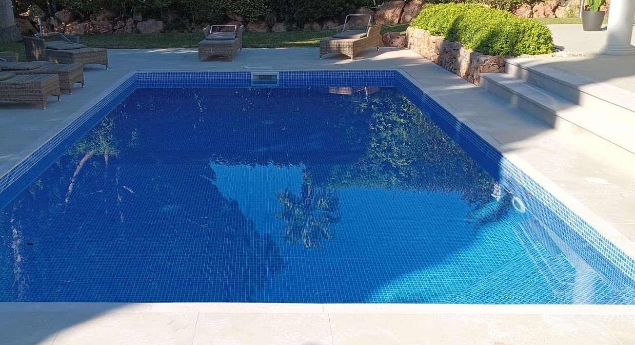 Azure Spanish PVC Dot Mounted Glass Pool-Mosaic 7492