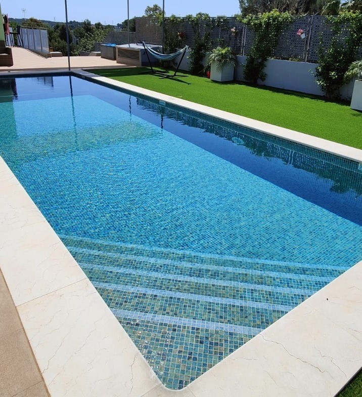 Esturion Blue Spanish PVC Dot Mounted Glass Pool-Mosaic 77620